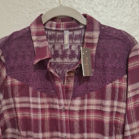 New. Shyanne Wome's Burgundy Plaid Button Down Shirt Size L - Picture 8 of 12
